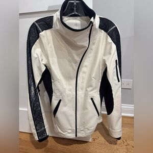 Lululemon Run Draft Dodger Jacket Full Zip Polar Cream Lace Womens Size 4